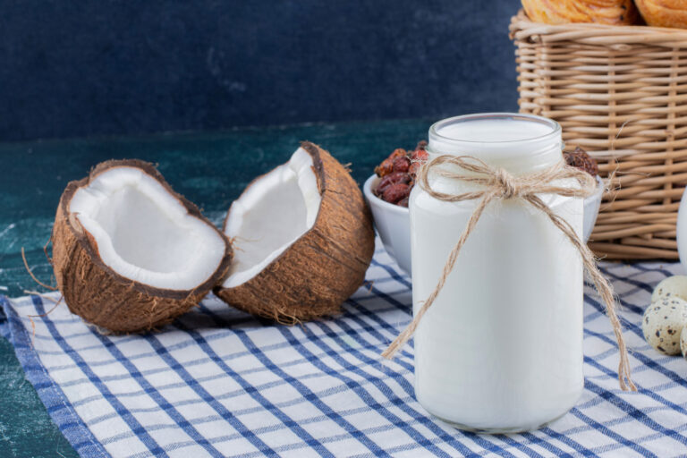 Maionese de coco preparado com produtos Dikoko